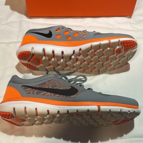 Nike Men's Flex Run 2015 Running Sneakers from Finish Line - Picture 4 of 5
